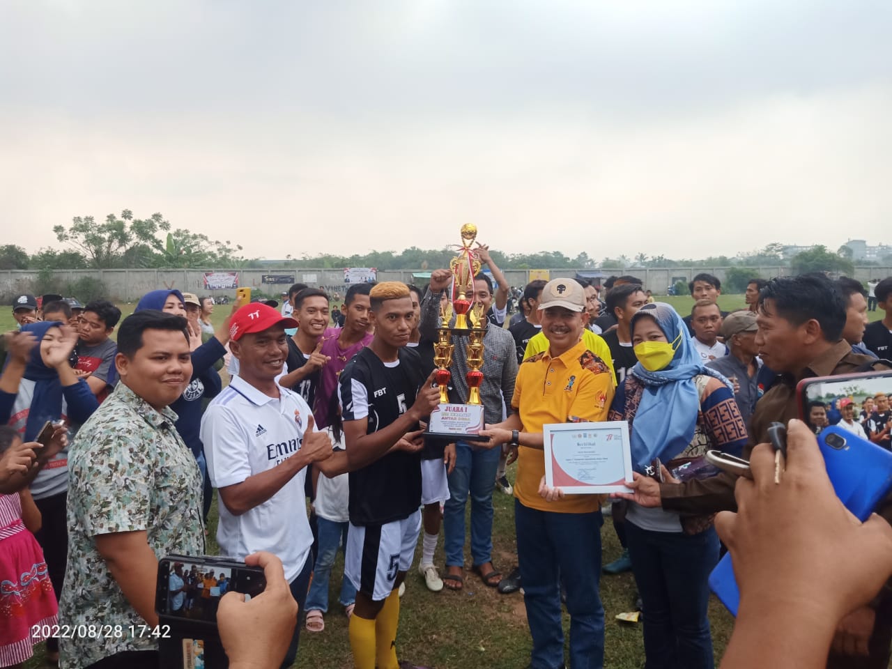 turnamen-sepak-bola-liga-kecamatan-jawilan-menjadi-kemenangan-bagi-desa-majasari